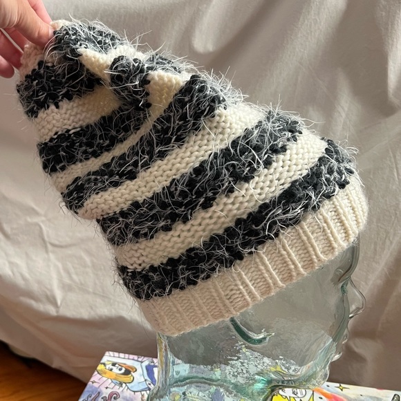 Anthropologie fuzzy hat. - Picture 2 of 4